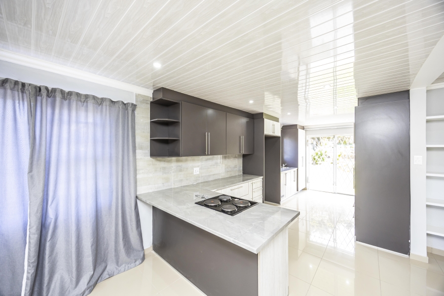 5 Bedroom Property for Sale in Sunnyridge Eastern Cape